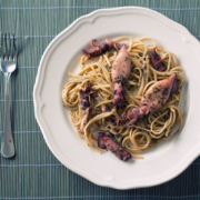 Calamari und Chorizo an Pesto-Spaghetti