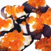 Saiblingskaviar mit Kartoffeln und Crème fraîche